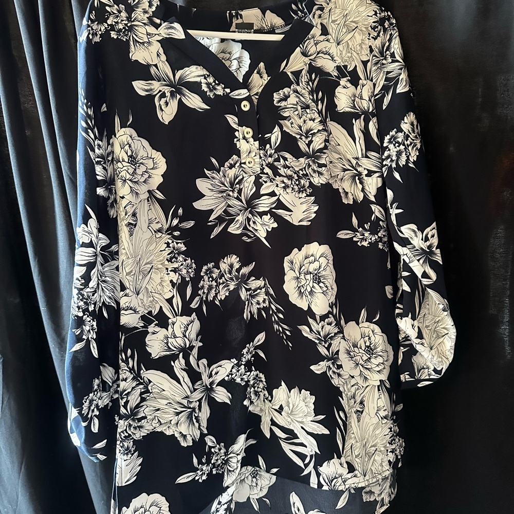 Black and White Buttoned Polo Blouse with 3/4 Sleeves
